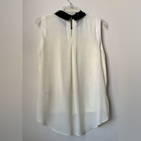 NWT Bell Badgley Mischka Ivory Lace Sleeveless Top/Black Collar/Floral Appliqué - Picture 4 of 12